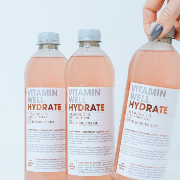 Три бутилки Vitamin Well Hydrate